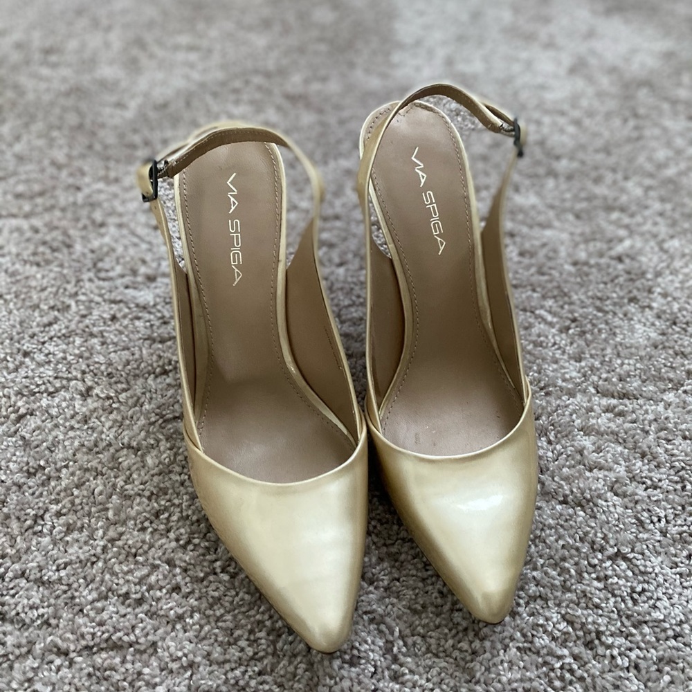 Via Spiga Closed Toe Heels